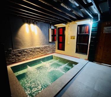 Clark Apartment | Smart Home Plus Jacuzzi near Clark Airport