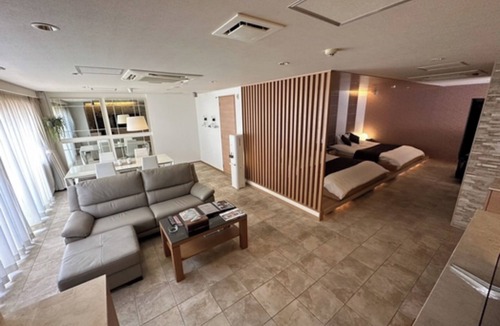 Toyonaka Hotel | SmokingLuxury city glamping Room Breakfast included barrel sauna BBQ openair bath/Toyonaka Ōsaka