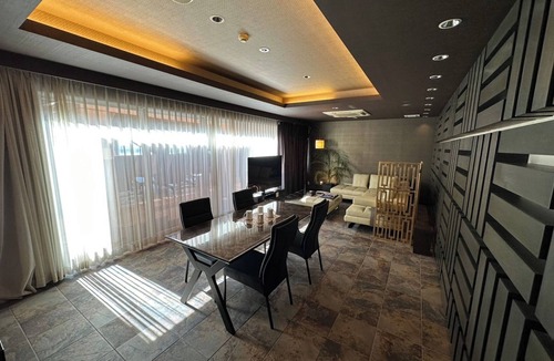 Toyonaka Hotel | SmokingLuxury city glamping Room Breakfast included barrel sauna BBQ openair bath/Toyonaka Ōsaka