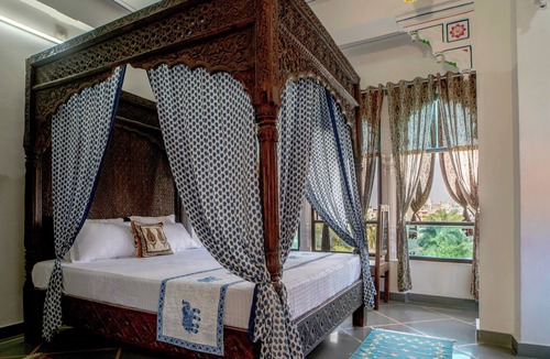 Lake Swaroop Sagar Hotel | Soham Haveli Udaipur