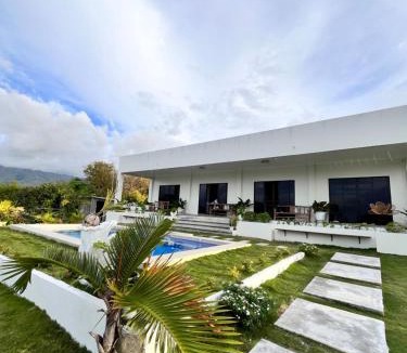 Badian House | Sondela Cabin Lambug 3BR exclusive Villa