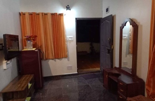 Jayanagar Cottage | Sovereign Cottage Steps from Nimhans Hospital.