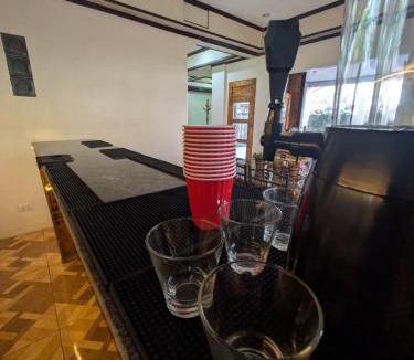Poblacion District House | Spacious 3-Floor 6-Bedroom House, 30pax