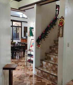 Poblacion District House | Spacious 3-Floor 6-Bedroom House, 30pax