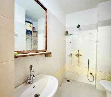 Vidhyadhar Nagar Apartment | Spacious 3BHK Stay with Balcony & Kitchen comforts