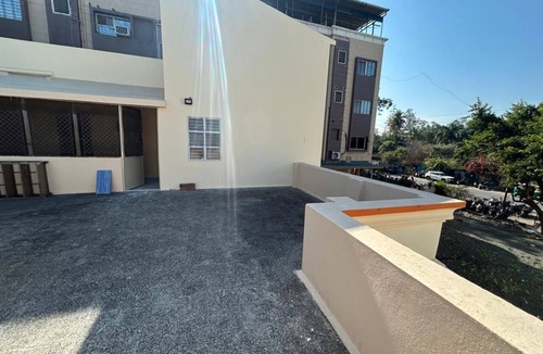 Ujjain House | Spacious 4 Bedroom House with parking in heart of city