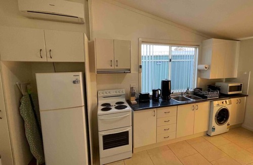 Central Mudgee Apartment | Spacious & comfy studio unit “Rest Easy Mudgee”