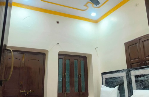 Varanasi Hotel | Spacious hotel in delightful Varanasi with fitness room, WiFi, AC