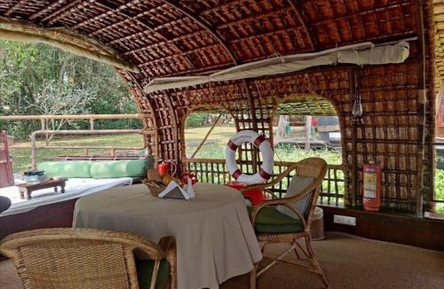Andhakaranazhy Boat Rental | Spice Coast Cruises - Houseboat, A CGH Earth Experience