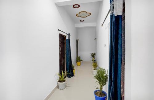 Varanasi Hotel | SPOT ON Aarya Guest House