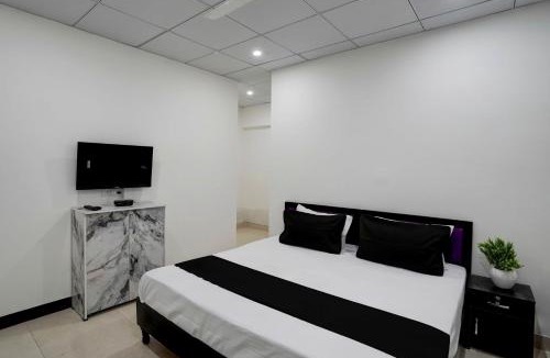 Noida Hotel | SPOT ON Hotel Blu Moon