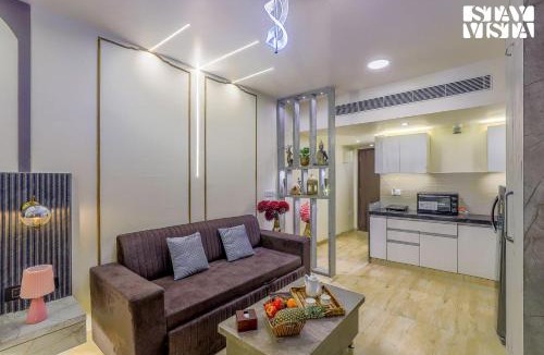Gopalbari Apartment | StayVista at Cityscape with Rooftop Pool - Jaipur