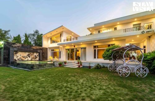 Chaksu Villa | StayVista at Kuber Vatika with BBQ & Bonfire