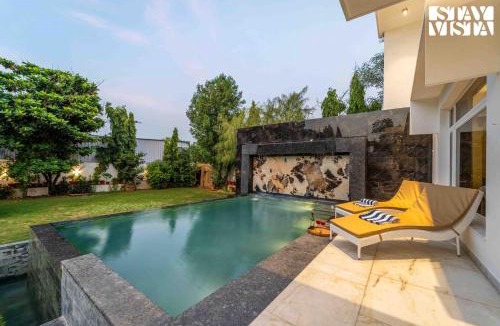 Chaksu Villa | StayVista at Kuber Vatika with BBQ & Bonfire