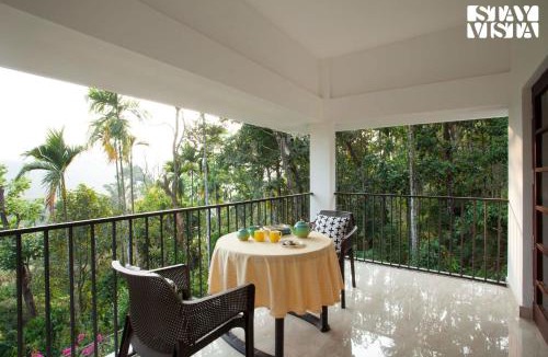 Manjoora House | StayVista at Lakeside Leisure