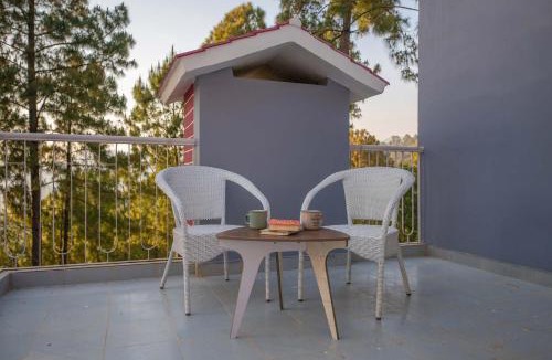 Lansdowne Villa | StayVista at Pines & Fir - Sprawling Gardens with Seating and Swings