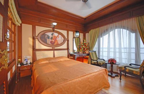 Sea View Ward Boat Rental | Sterling Houseboats Lake Palace, Alleppey