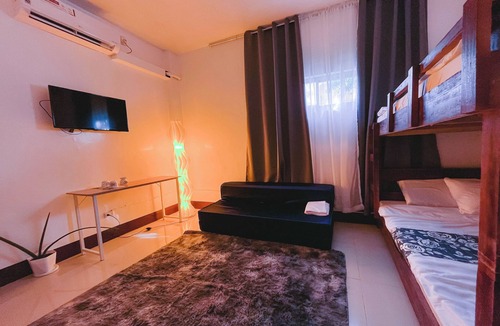 Valencia Hotel | Stop-N-Stay Inn