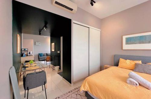 Sungai Buloh Apartment | Studio Staycation D'Sara @ Linked MRT, Near Thomson Hospital & Sungai Buloh Hospital