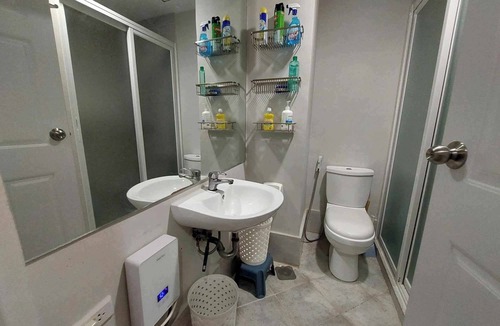Mactan Export Processing Zone Apartment | Studio unit with balcony can accommodate 6 guest and it is near the airport.