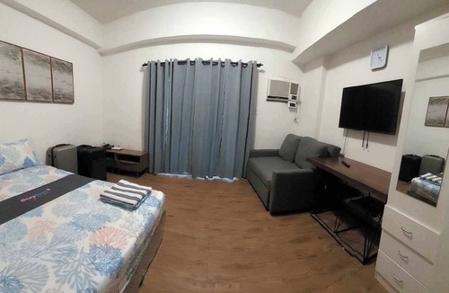 Mactan Export Processing Zone Apartment | Studio unit with balcony can accommodate 6 guest and it is near the airport.
