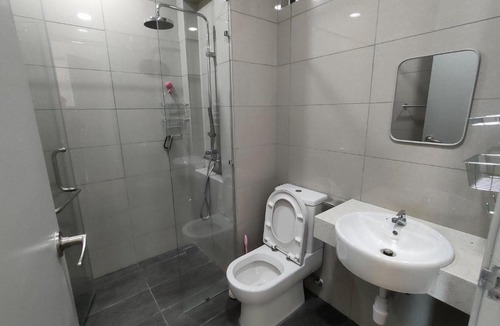 Sungai Buloh Apartment | Studio with KLCC View by Gavin