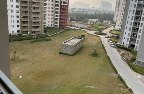 Noida Apartment | Stunning Spacious 3 Bedroom apartment Garden View