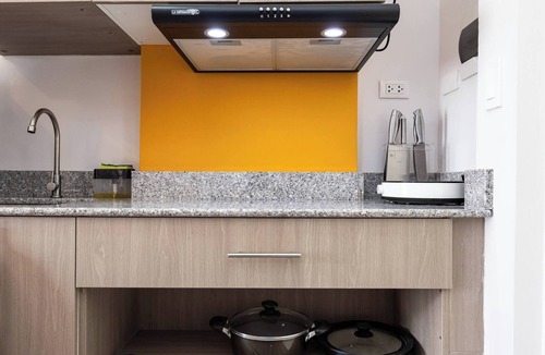 Mactan Export Processing Zone Condo | Stylish Condo 3-minutes to Airport, Poolview at Amani Grand Resort Residences