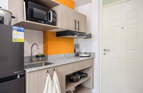 Mactan Export Processing Zone Condo | Stylish Condo 3-minutes to Airport, Poolview at Amani Grand Resort Residences