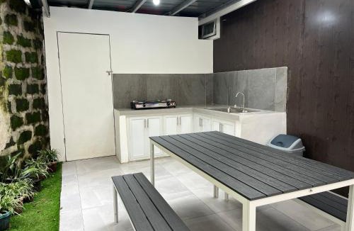 Tagaytay House | Stylish Container House in Tagaytay - The Manger