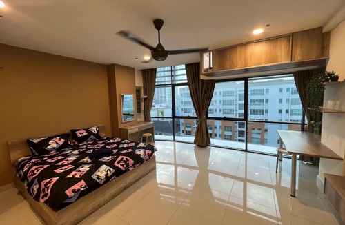 Petaling Jaya Apartment | Stylish Entire Unit Opposite Jaya One Wifi/Netflix/Parking