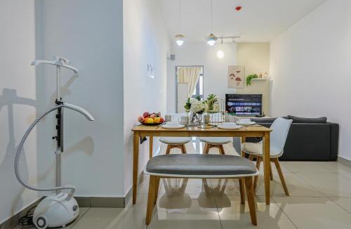 Taman Pertama Apartment | Stylish M Vertica 4 Bedroom Walk to MRT Velocity Mall