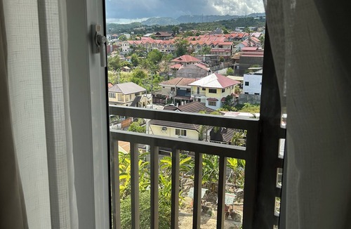 Talisay Condo | Stylish Studio Hideaway, Talisay City, WiFi + AC