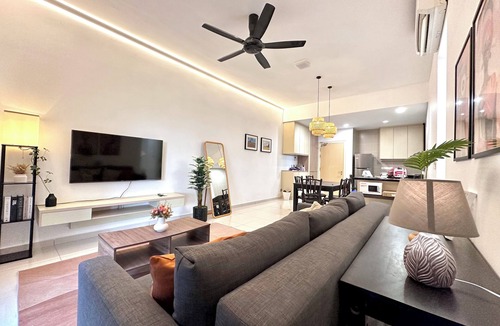 Petaling Jaya Apartment | Stylish Urban Oasis