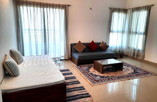 Bhubaneshwar Bed & Breakfast | Sublime Home stay: Deluxe Room with Balcony