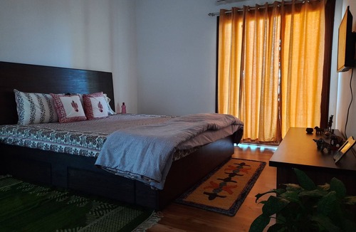 Bhubaneshwar Bed & Breakfast | Sublime Home stay: Suite Room with Balcony
