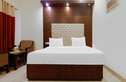 The Mall Road Hotel | Sun Village Resort By GRB