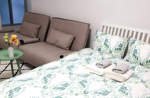 Noda Apartment | Sunny 3 - guest American - style Osaka apt.Private bath, kitchen. Unit 101.
