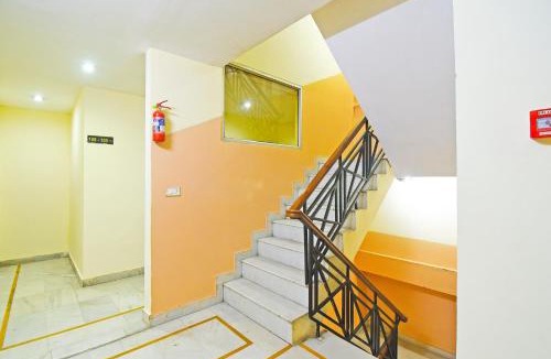 Panch Batti Hotel | Super Collection O Hathroi Market Near Dhuleshwar Garden formerly Hotel Rishi