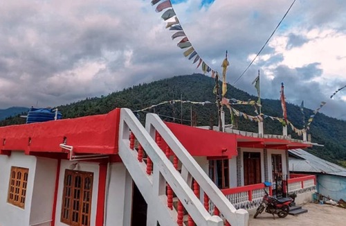 Bomdila Bed & Breakfast | SUPER DELUXE KING SIZE × 2 BEDROOM