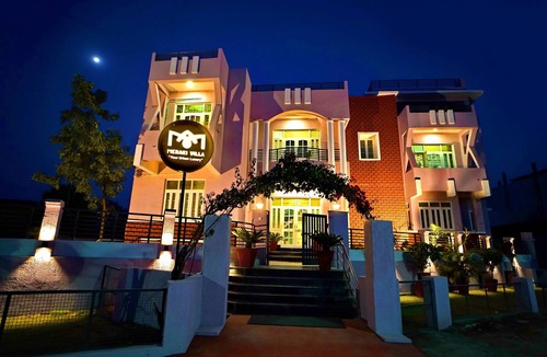 Udaipur Villa | Super Luxurious Villa with private pool near a lake