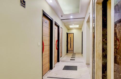 Bani Park Hotel | Super Townhouse Bani Park Formerly Aroma Residency