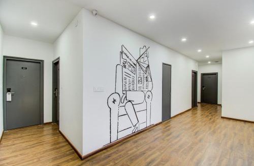 Wazirpur Hotel | Super Townhouse Prakash continental Near Netaji Subhash Place Metro Station