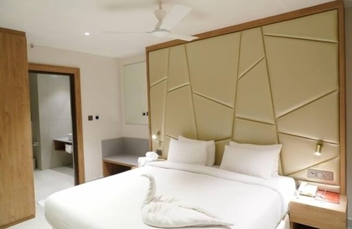 Vizianagaram Hotel | SVN Lake Palace