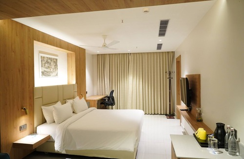 Vizianagaram Hotel | SVN Lake Palace