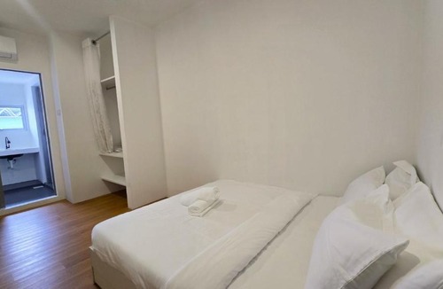 Kampung Jiboi Hotel | Swing & Pillows - Paroi Gateway