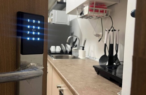 Taguig Condo | Taguig Budget Hotel vibe Airbnb with Resort-like Amenities near BGC and Airport