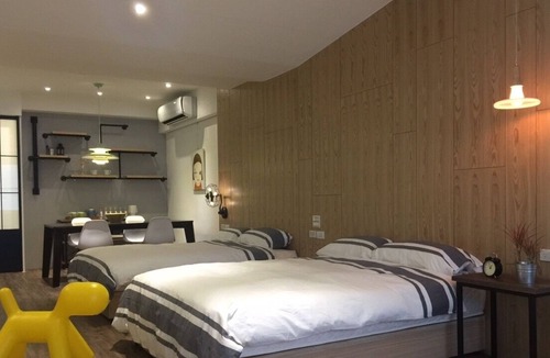 Ximending Apartment | Taipei Ximen Loft - 4 minutes to Metro. 3F Loft for up to 5 persons. New Deco.