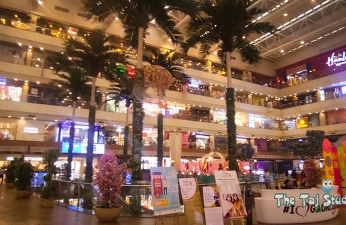Greater Noida Apartment | Taj Studios - Luxury Stay in Luxury Mall (PVR,Food Court, International Brands)
