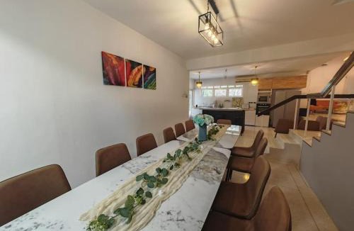 Kuala Lumpur Villa | Taman Duta KL Deluxe Villa by uBook